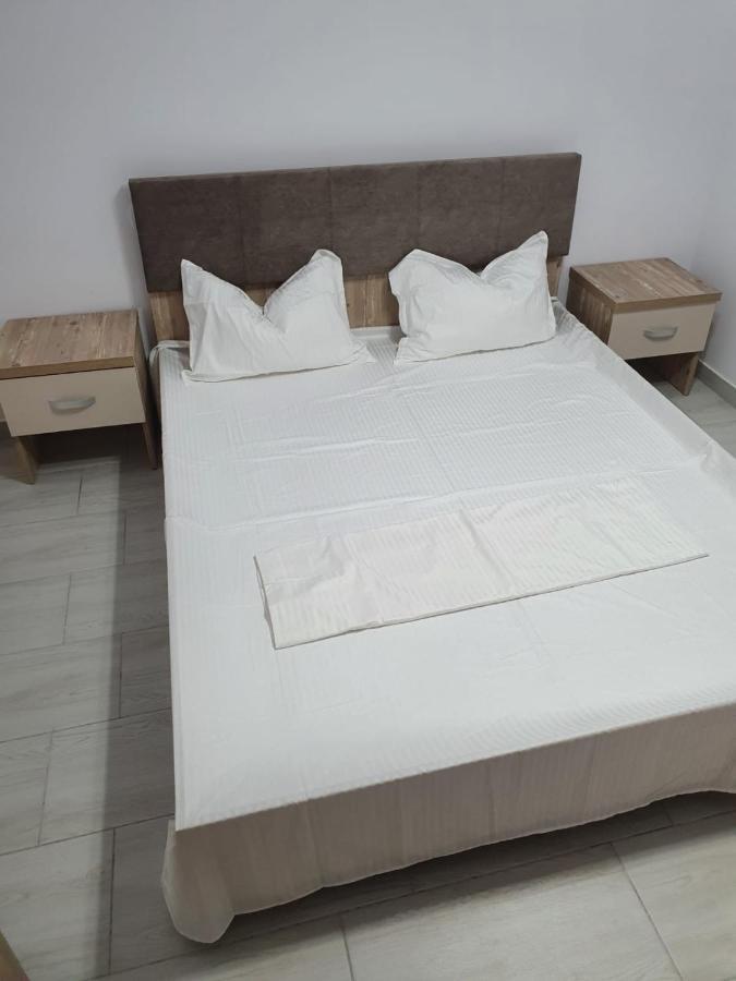 Zapp House Hotel คอสติเนช ภายนอก รูปภาพ