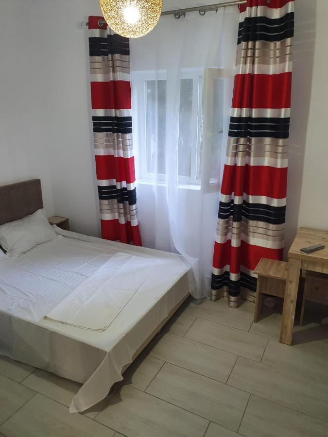 Zapp House Hotel คอสติเนช ภายนอก รูปภาพ