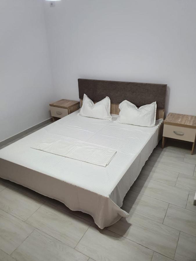 Zapp House Hotel คอสติเนช ภายนอก รูปภาพ