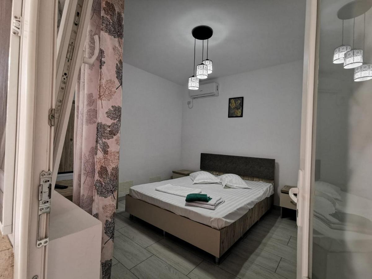 Zapp House Hotel คอสติเนช ภายนอก รูปภาพ