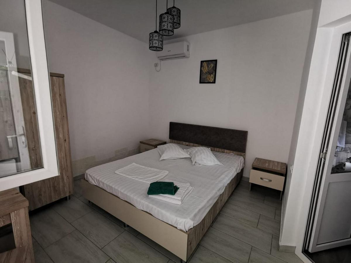 Zapp House Hotel คอสติเนช ภายนอก รูปภาพ