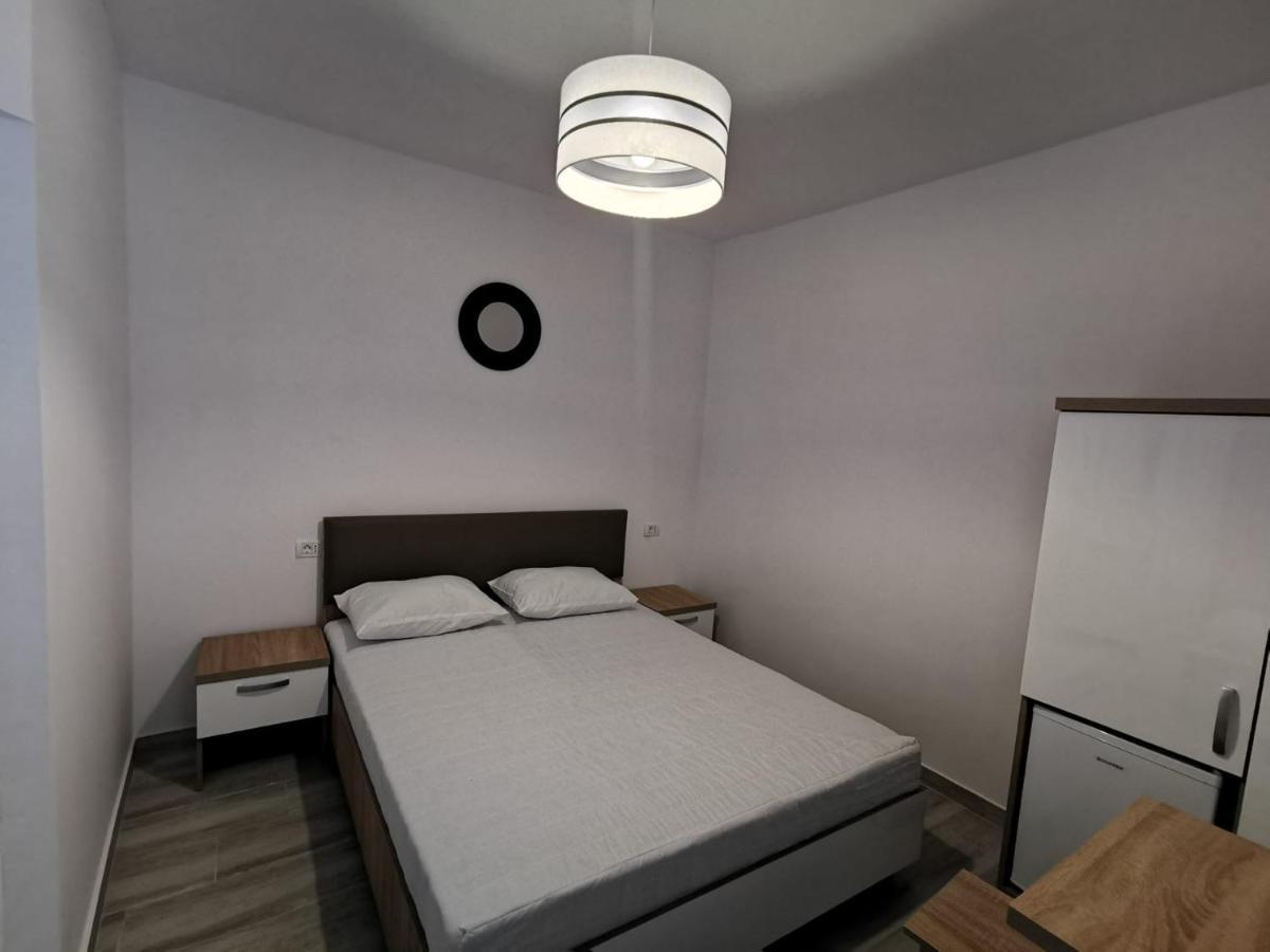Zapp House Hotel คอสติเนช ภายนอก รูปภาพ
