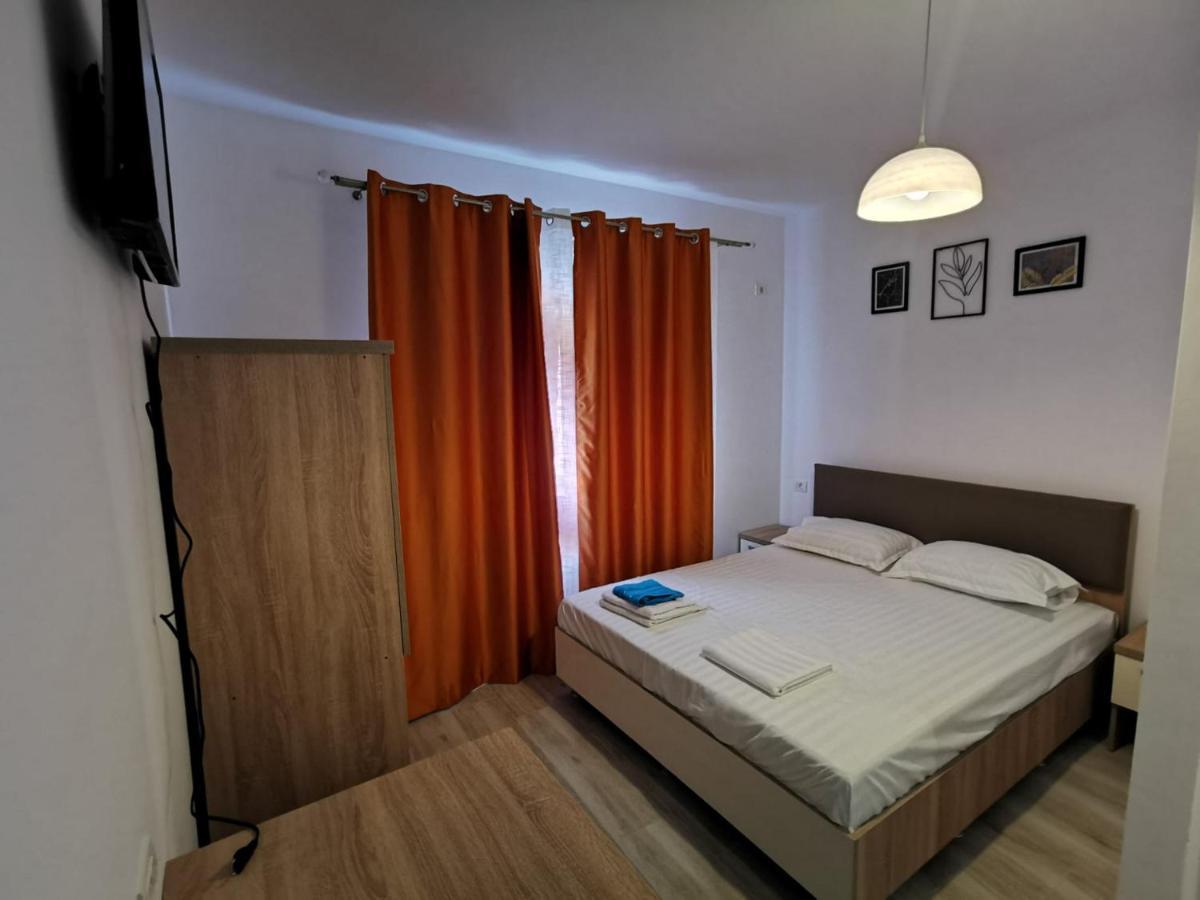Zapp House Hotel คอสติเนช ภายนอก รูปภาพ